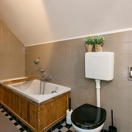 De Grote Waaij 3*